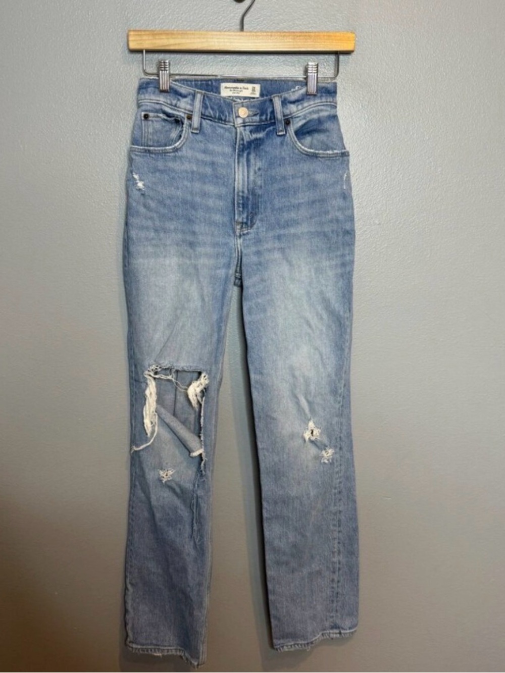ABERCROMBIE & FITCH 90s straight low rise blown out jeans size 00/24